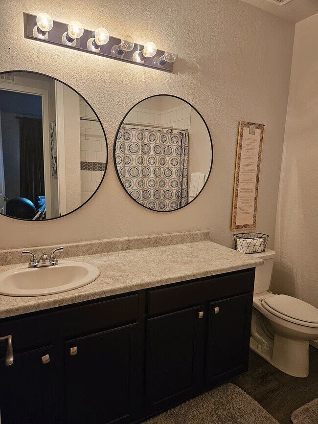 Foto del edificio - 6135 Easton Cir