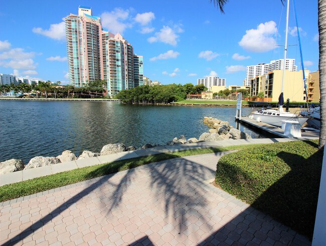 Foto del edificio - 3530 Mystic Pointe Dr