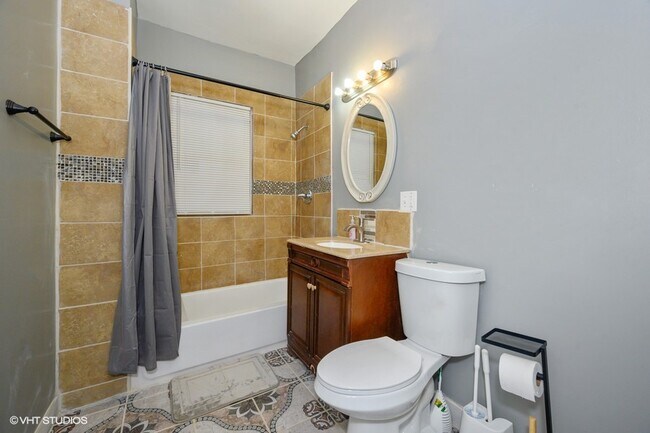 Building Photo - 1 E 114th St