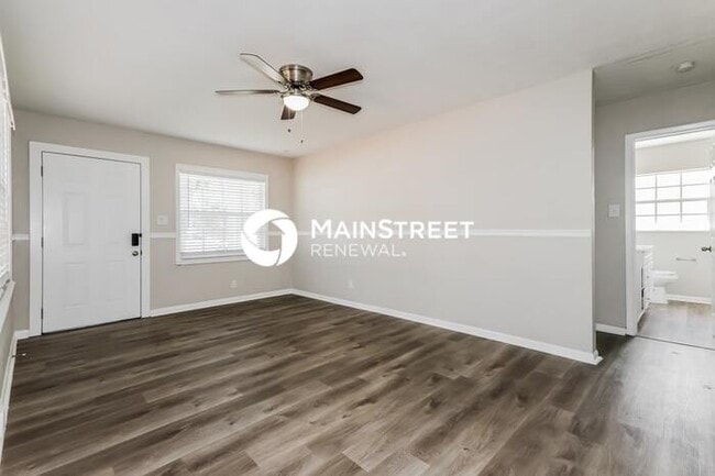 Photo - 3 Bedroom Pet-Friendly Home in TAMPA, FL with Main Street Renewal