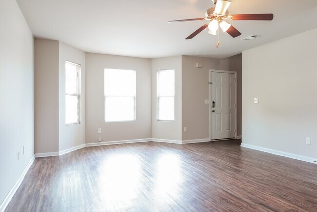 Building Photo - 2825 Marlin Dr