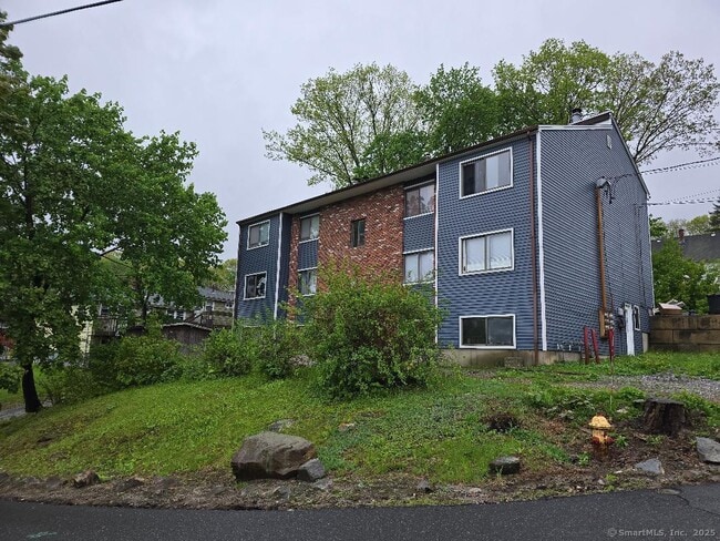 Building Photo - 44 Armand Dr