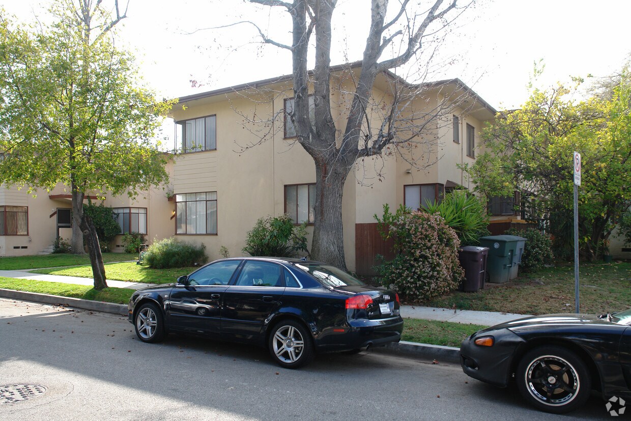 Building Photo - 1380 Kent Pl