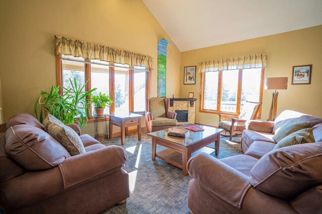 Building Photo - 3A Black Pine