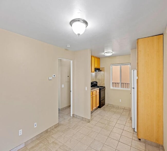Building Photo - 414 Larkin St