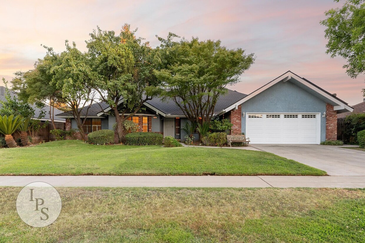 Primary Photo - Woodward Park Home, 3BR/2BA, Pool, Spa, Gr...