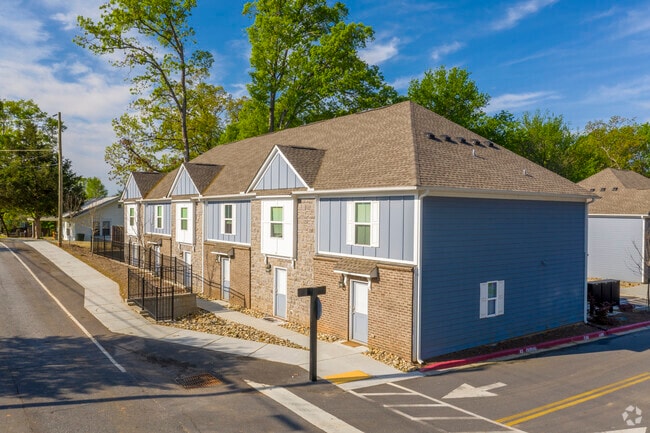 Photo - Oakcreste Apartments