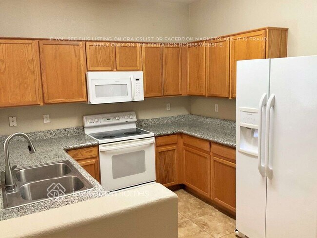 Building Photo - 774 E Drifter Pl