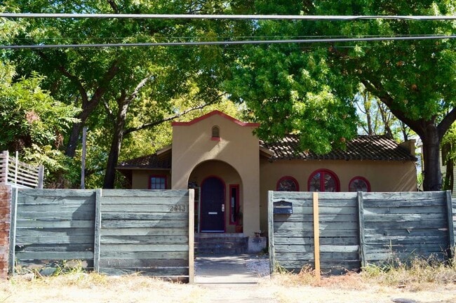 Building Photo - 2813 Salado St