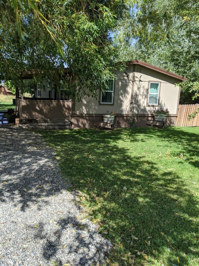 Building Photo - 923 L St