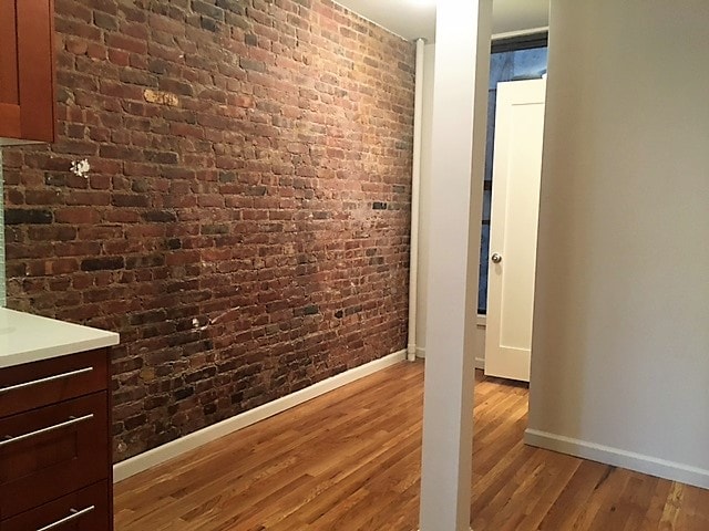Building Photo - 423 W 45th St