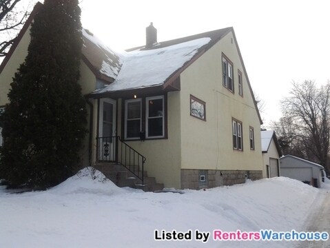 Primary Photo - 1472 Saint Clair Ave