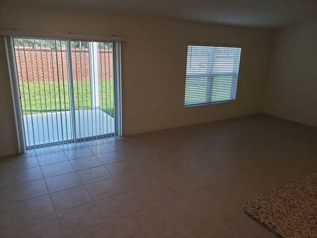 Building Photo - Charming Sawgrass Bay Home with Spacious Split Floor Plan