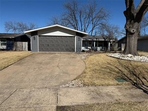 Building Photo - 816 Loganwood Ave