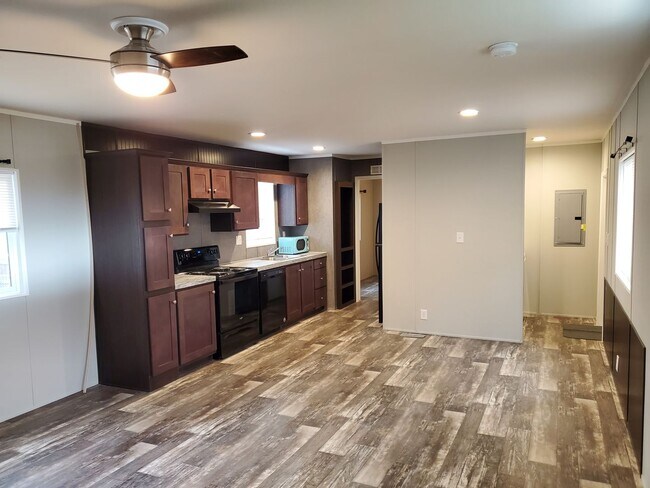 Foto del edificio - Brand new build 3 bedroom 2 bath modular h...
