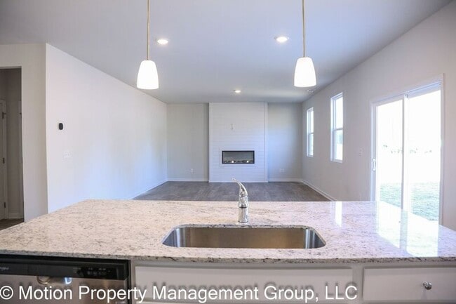 Building Photo - 19 Springwood Ln