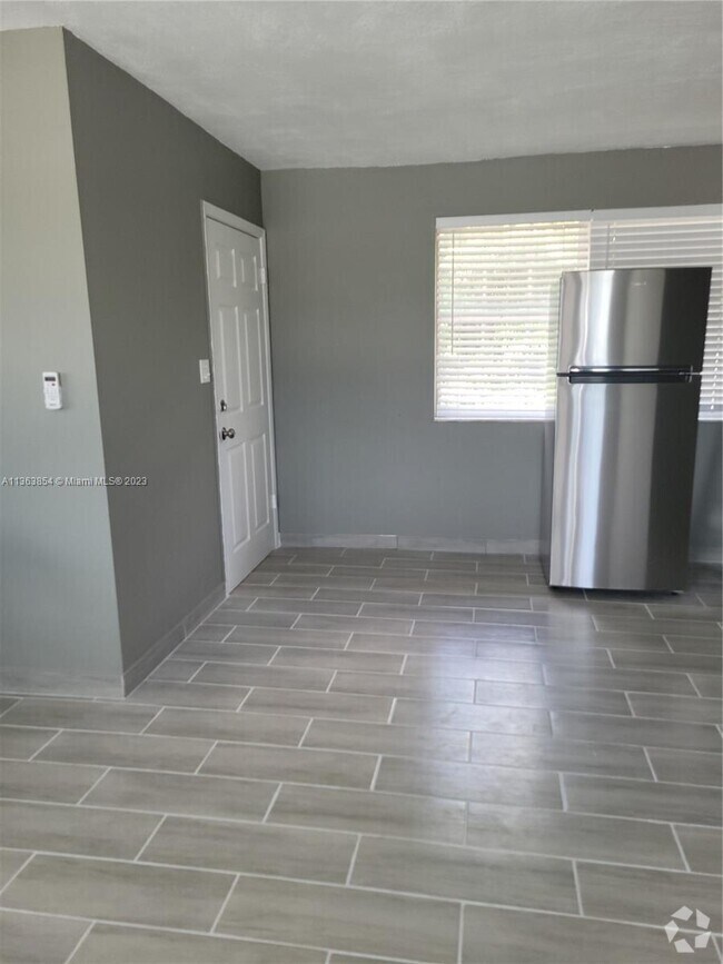 33010 Apartments under 2,000