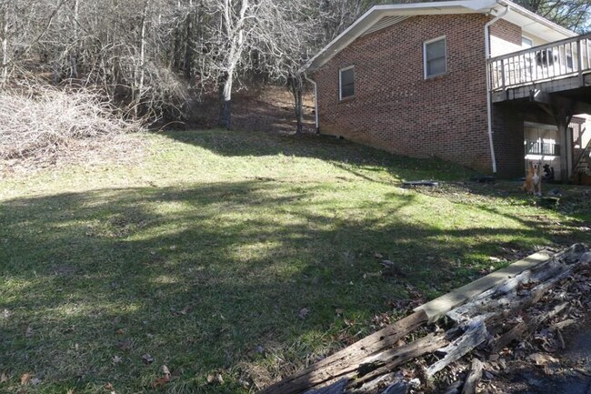 Foto del edificio - 875 Hodges Gap Rd