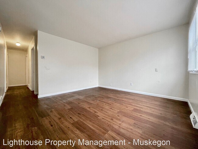 Building Photo - 3 br, 1 bath House - 1765 Huizenga St