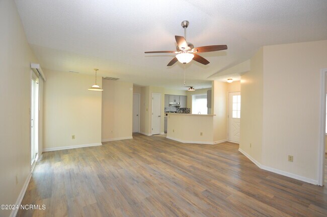 Foto del edificio - 3011 Foxhorn Rd