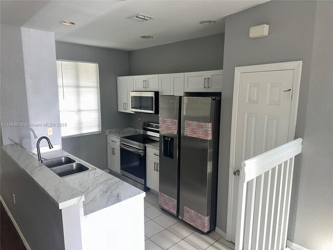 Building Photo - 6053 SW 19th Pl