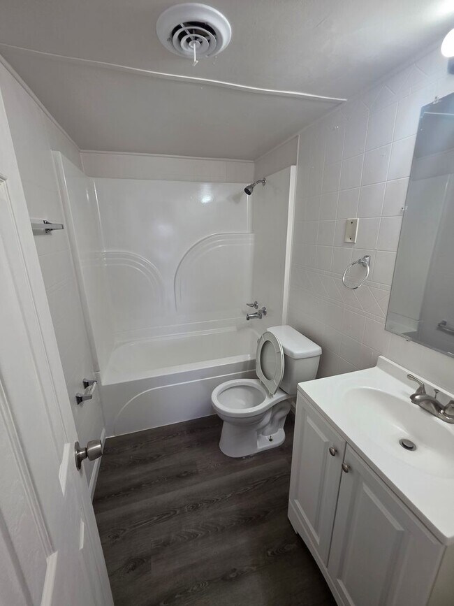 Building Photo - LIMITED TIME**NO APPLICATION FEE**1/2 OFF DEPOSIT**