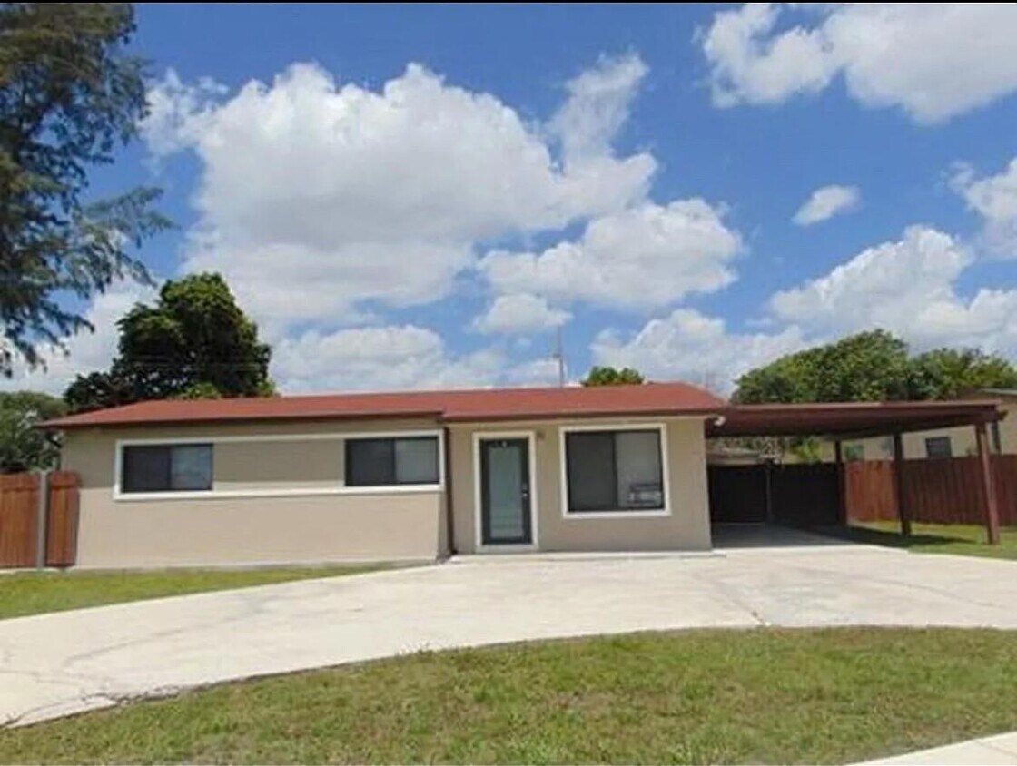 Primary Photo - 15700 NW 39th Pl