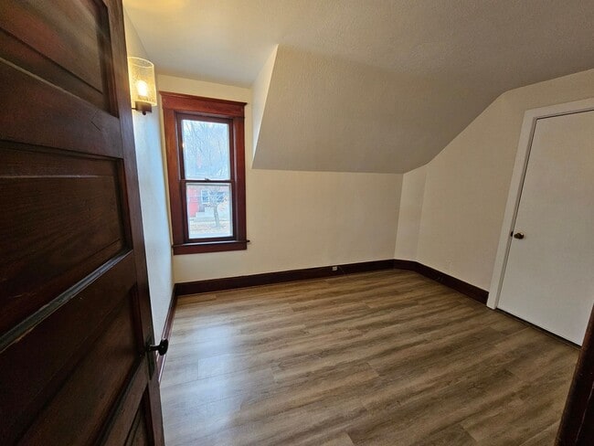 Building Photo - 318 8th St