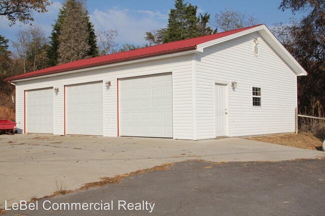 Building Photo - 145 Dean Rd