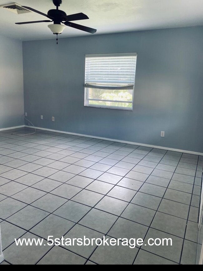 Foto del edificio - 3493 Dahlia Pl