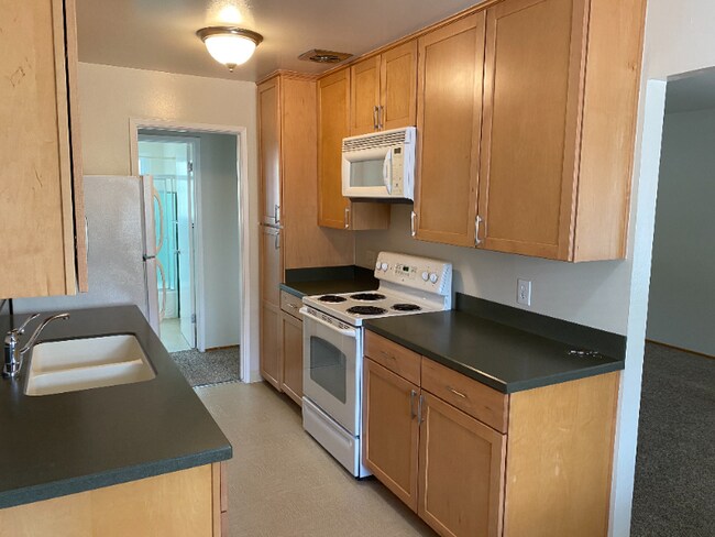 Building Photo - 205 Avery Ln