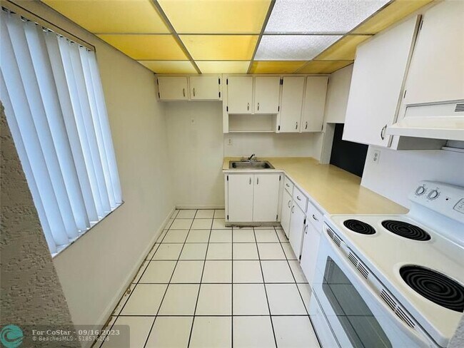 Building Photo - 505 NW 177th St