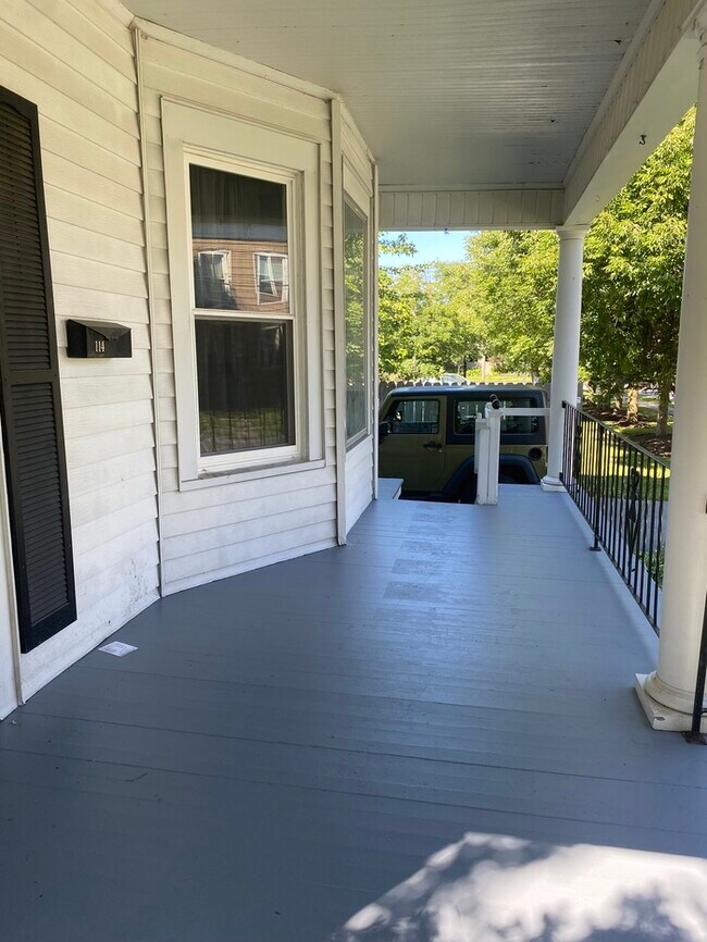 Foto del edificio - Gorgeous 5 bedroom 2 bath Victorian home w...