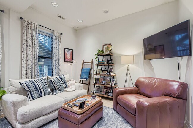 Foto del edificio - 1242 W Huron St