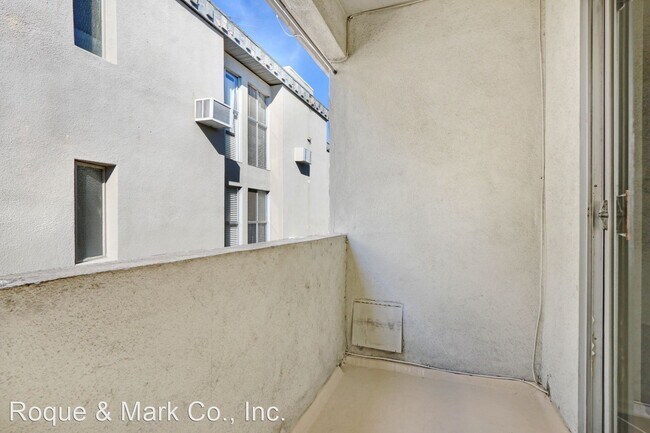 Foto del edificio - Studio, 1 bath Apartment - 1705 Purdue Ave...