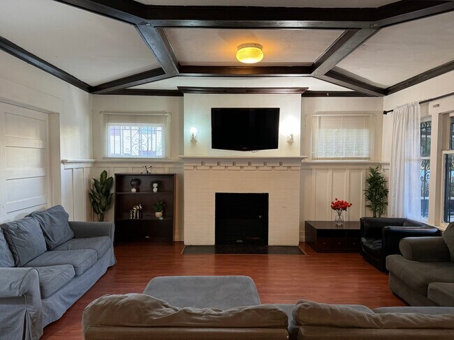 Foto del edificio - 1150 W 30th St