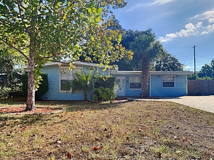 Foto principal - 9801 N 55th St