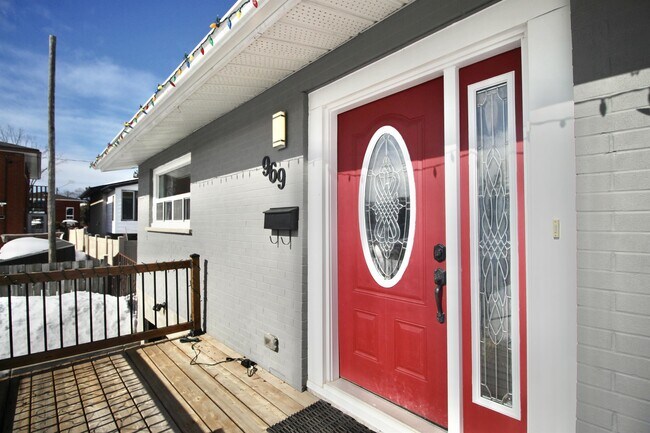 Photo du bâtiment - 969 Debra Ave