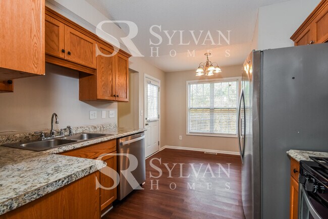 Foto del edificio - Prepare to be impressed by this 6 bedroom,...