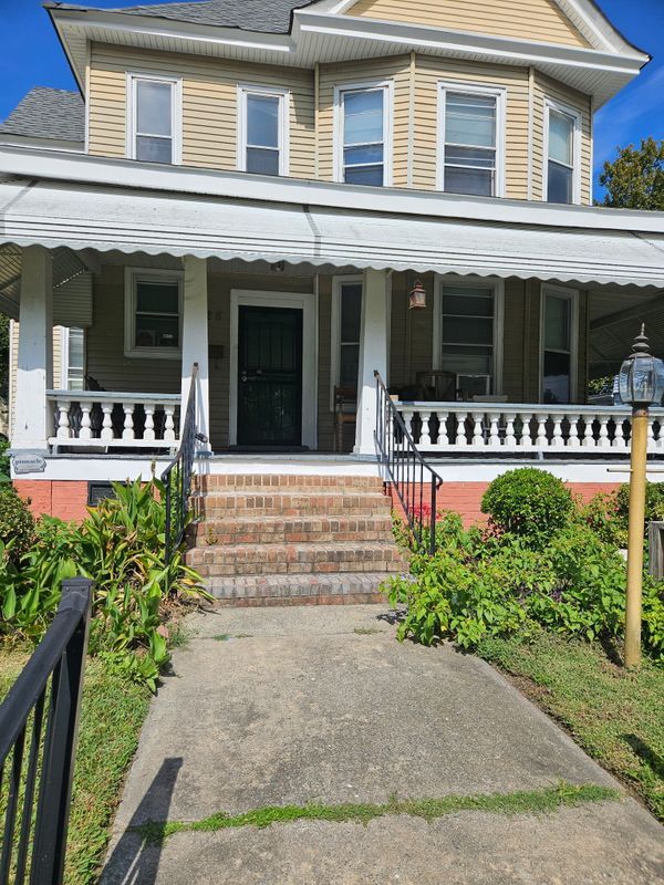 Building Photo - 228 Hardy Ave