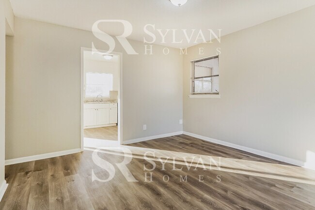 Building Photo - Carve Out a Great Life Here!