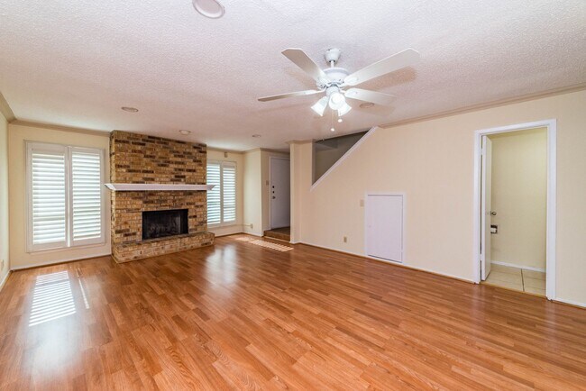 Foto del edificio - 2-BEDROOM TOWNHOUSE IN ALAMO HEIGHTS I.S.D.