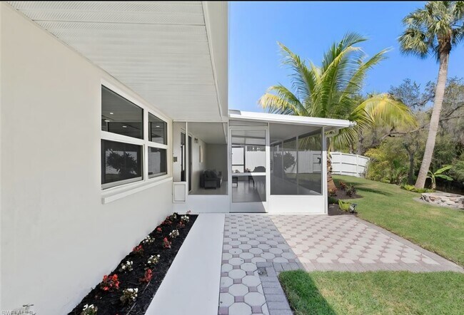 Foto del edificio - 27105 Center Ave