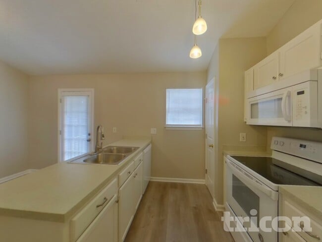 Building Photo - 3 Sonny Ct