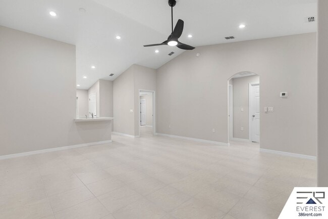 Foto del edificio - Brand New, fully fenced on a quiet cul-de-sac