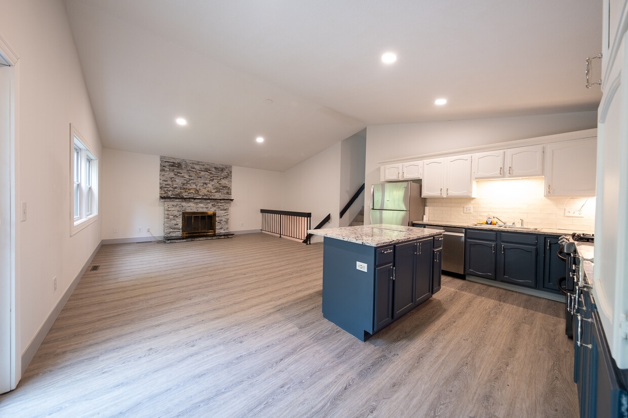 Primary Photo - 10280 Tarn Cir