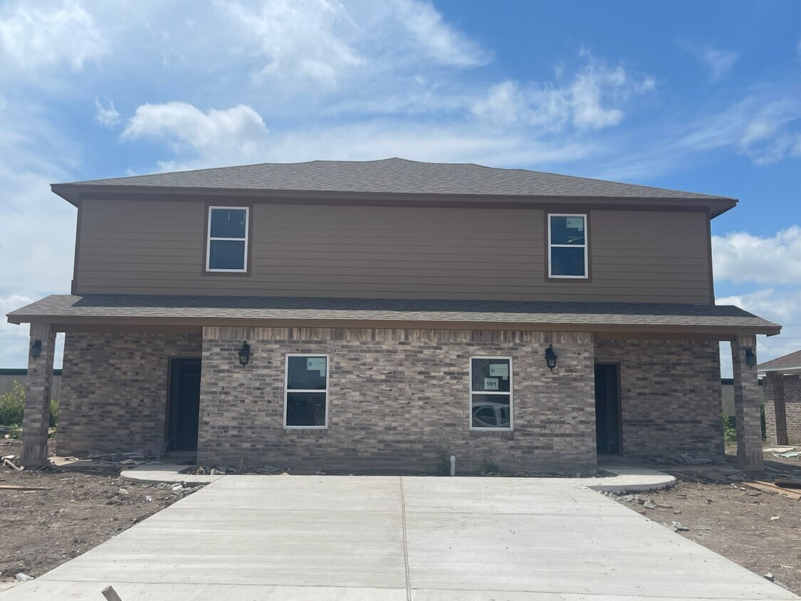 107 Olive St, Los Fresnos, TX 78566 Townhome Rentals in Los Fresnos