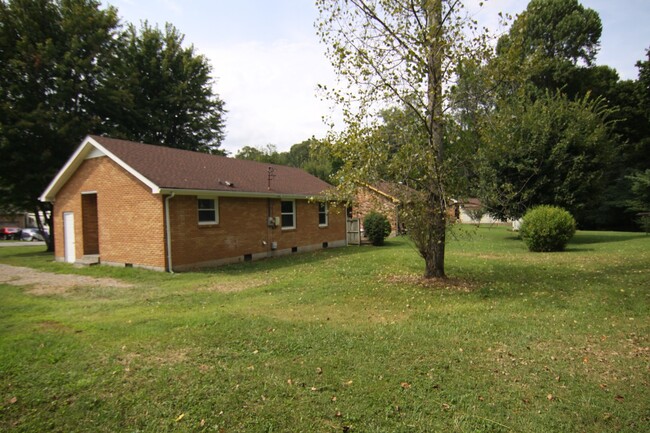 Building Photo - 3 Bedroom Pet Friendly Home For Rent Near ...