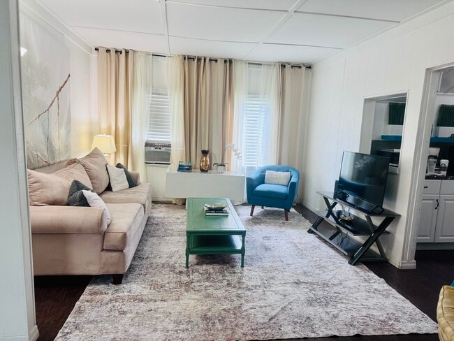 Building Photo - 204 S M St