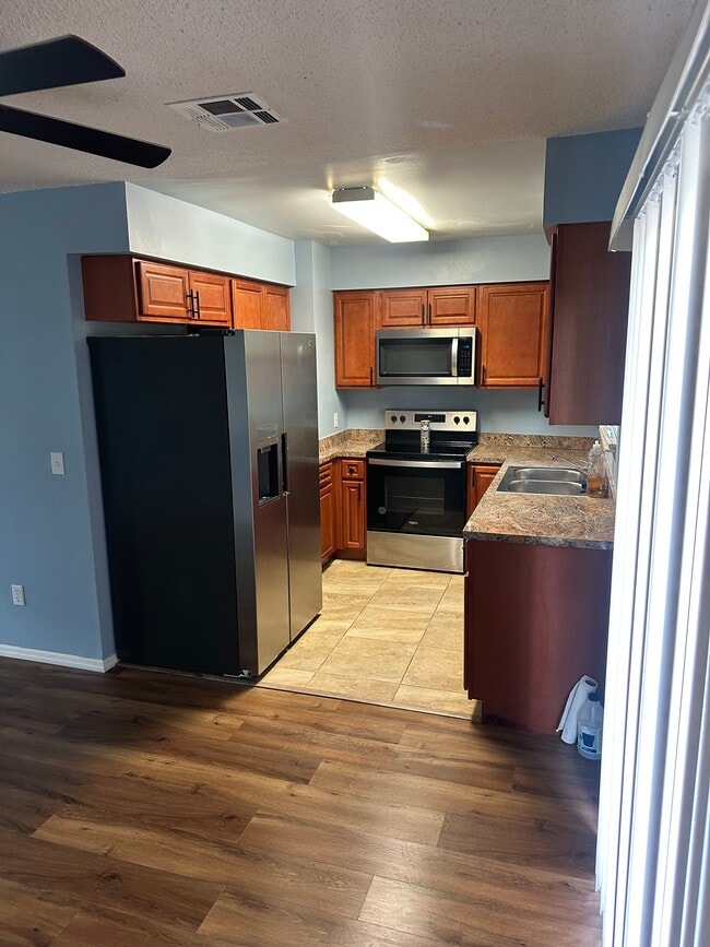 Foto del edificio - 345 Chinaberry Ave